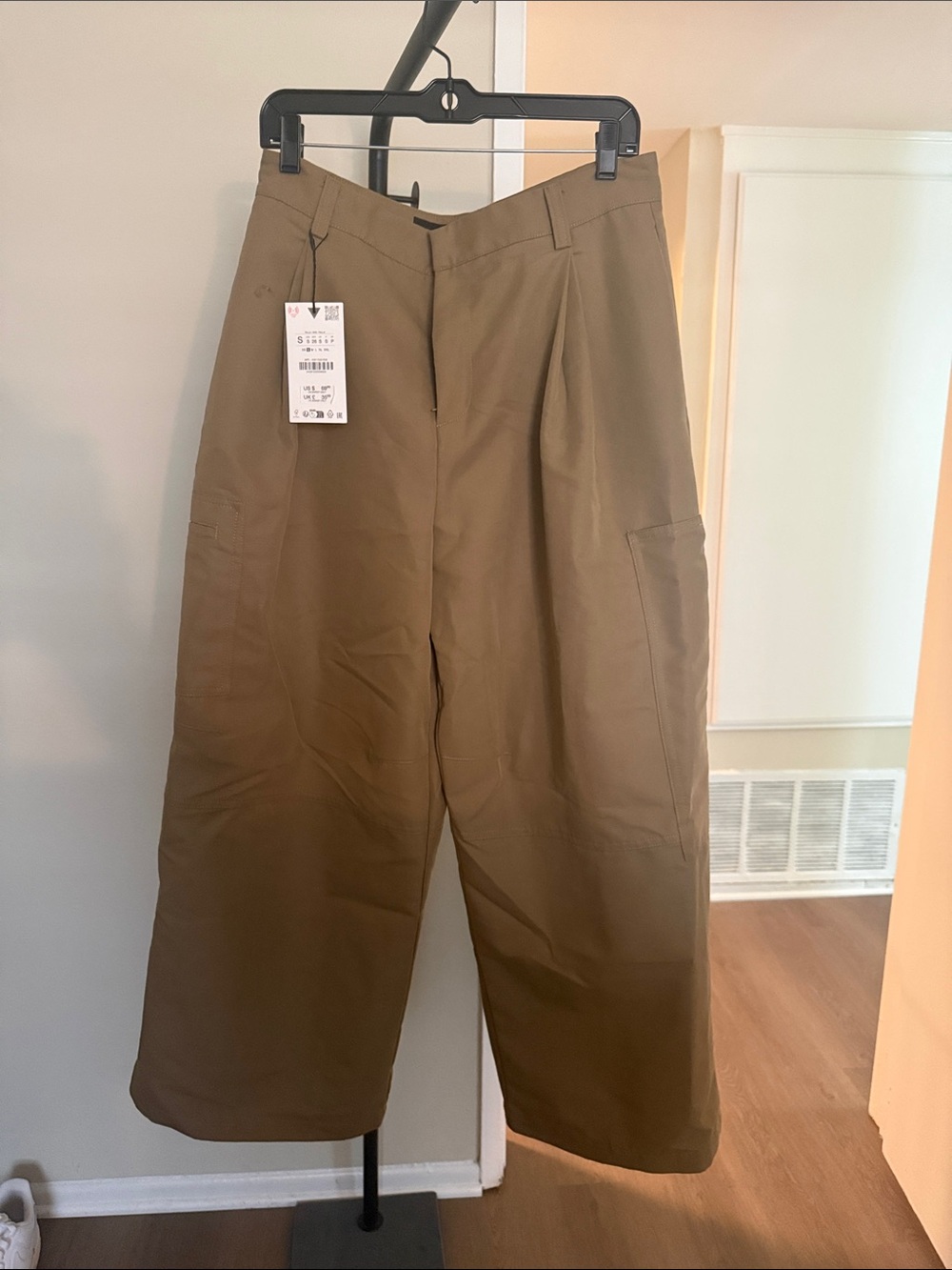 Zara Pleated cargo NWT size small baggy